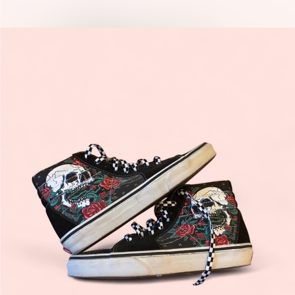 Vans Black Skull and Rose High-Top Sneakers W9.0
